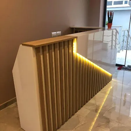 Adriatik فندق 4*