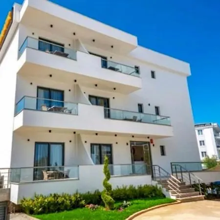 Adriatik מלון 4*